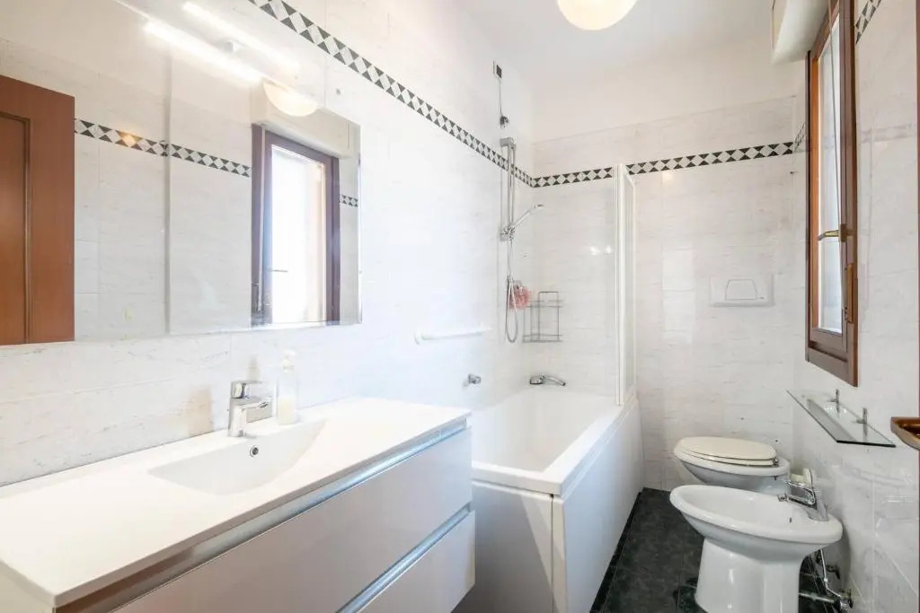 Suite a Prato con 2 Balconi