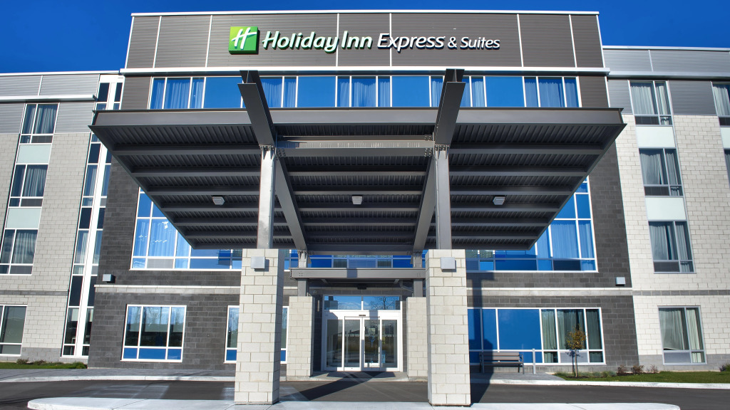 Holiday Inn Express & Suites Vaudreuil-Dorion by IHG