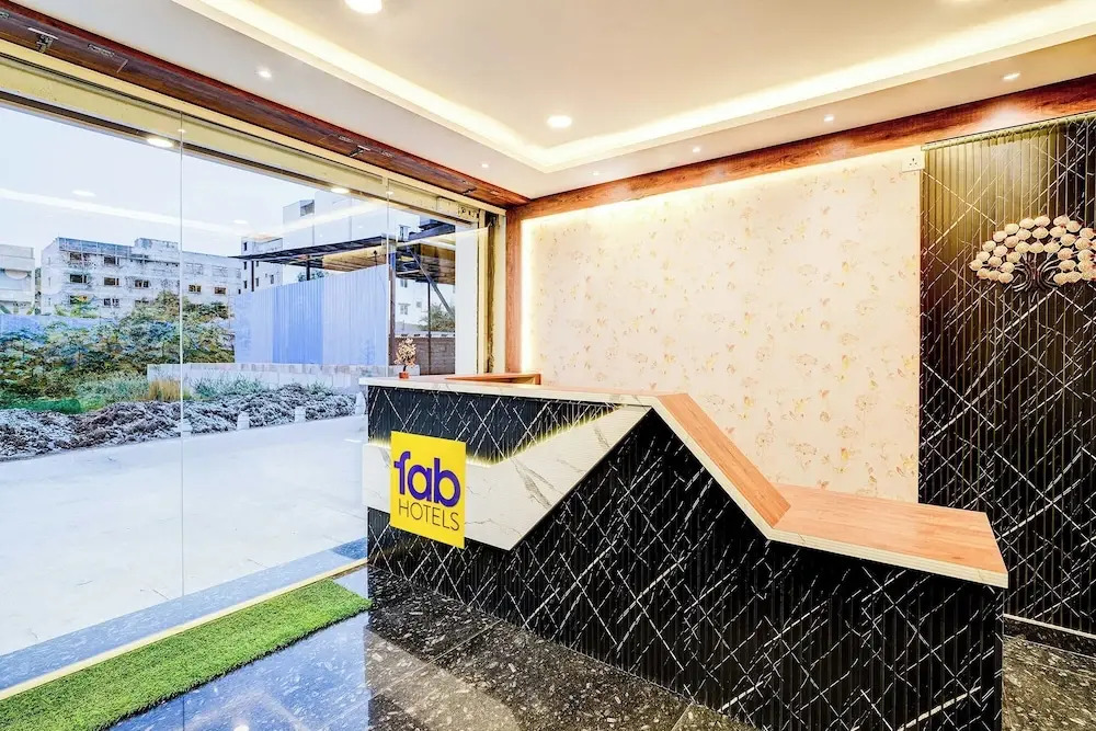 Fabhotel Leon Square