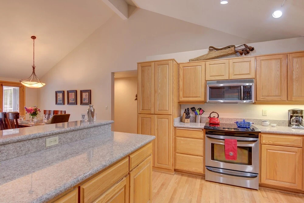 Poplar Lane #26 by Village Properties at Sunriver