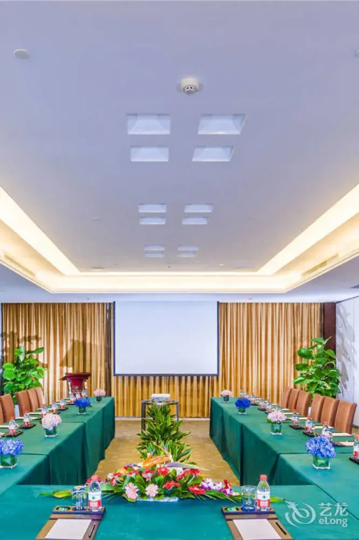 Greentown Island Lake Resort Hotel