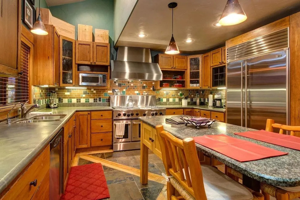 Upper Woodside Luxury 3 Bedroom Home