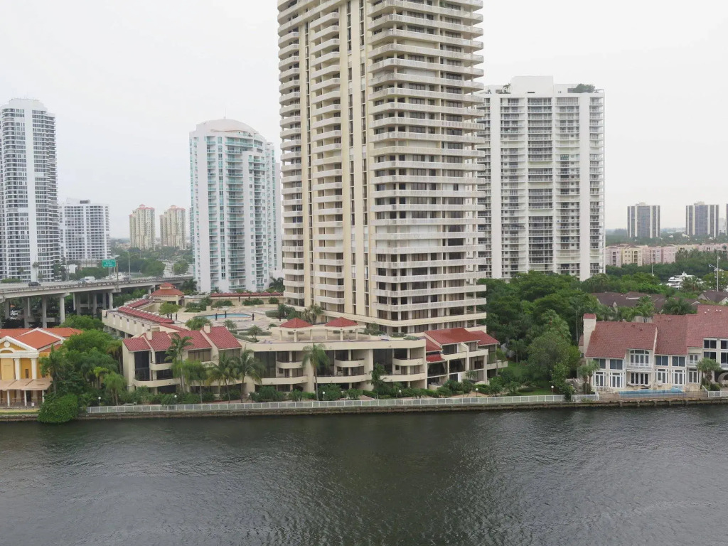 Ocean Reserve Luxury Condos Across from Sunny Isles Beach