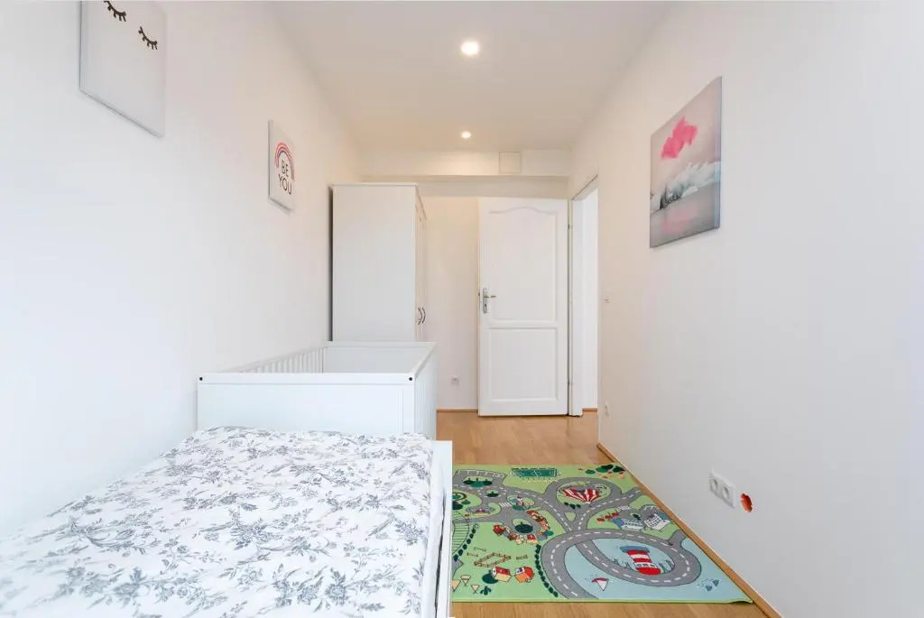 Sunny Penthouse with Terrace. DG7