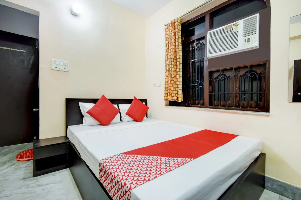 OYO Flagship 77462 White Velvet Inn