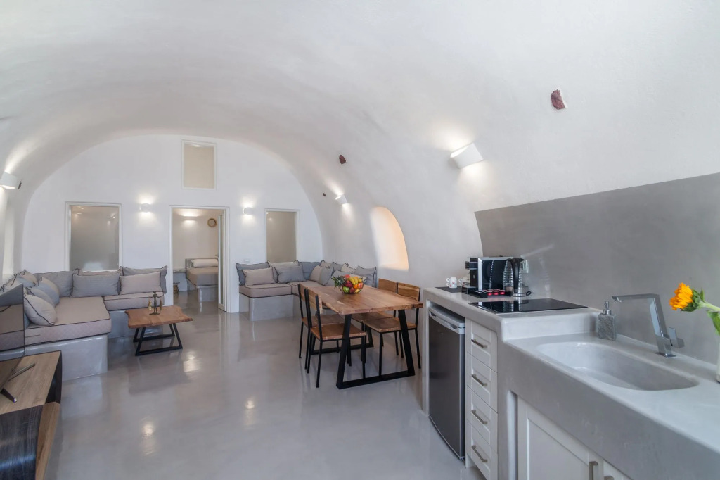 Antrum Cave Villa