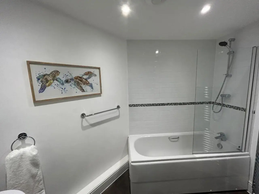 Bracknell Stylish 2 Bedroom Top Floor Apartment