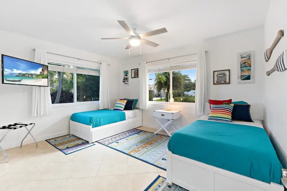 Walking from the beach 3Br Villa