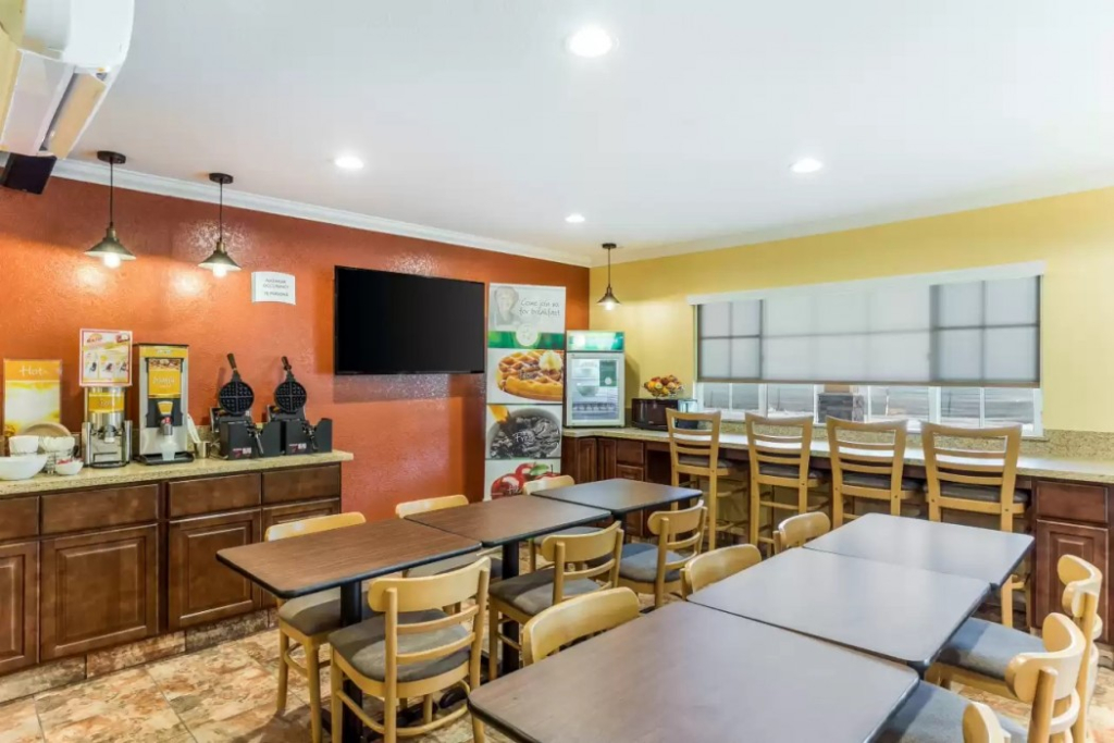 Mount Vernon Inn Escondido Downtown
