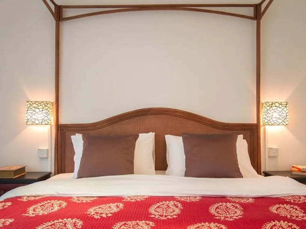 Balik Pulau BookLodge B&B
