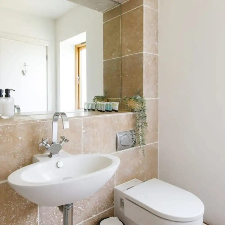 Secluded Barn Style Home With hot tub - Sleeps 12