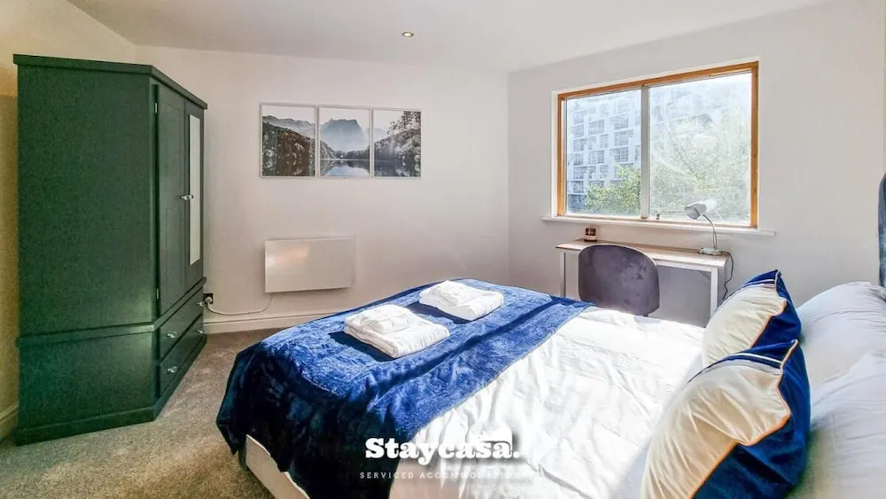 Great Stunning Two Bedroom Apartment With Balcony