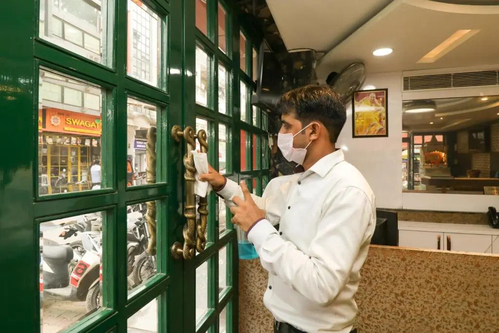Hotel De Cruise - New Delhi Railway Station