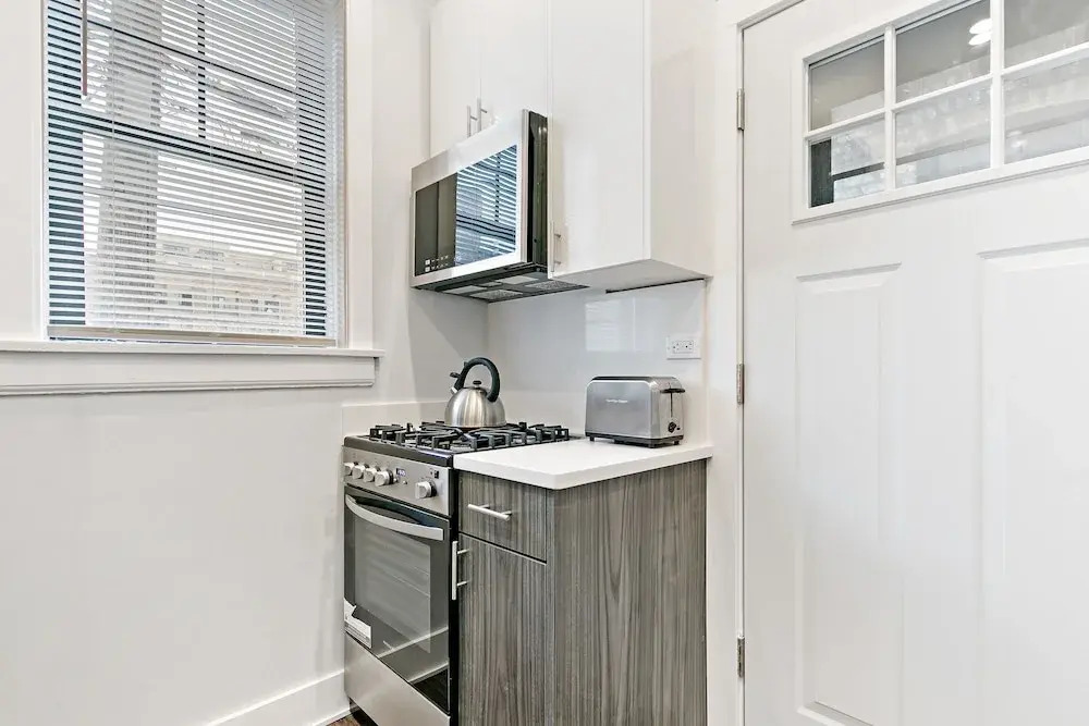 Central 1BR Retreat - Belmont E1