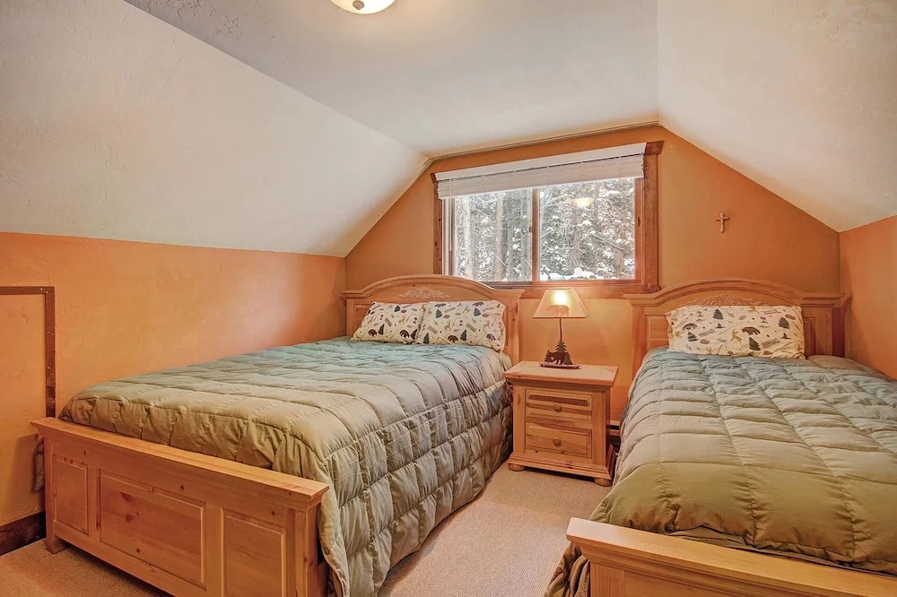 Whispering Pines - 4 Br Home