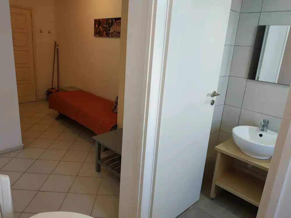 Small Apartment For 3 Pers 70meters From The Beach