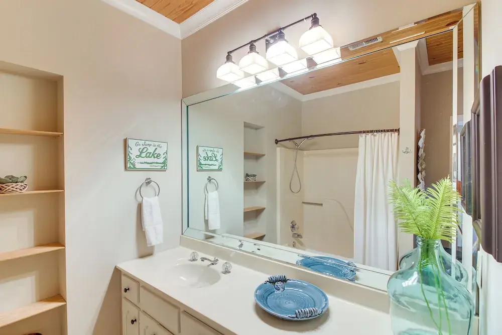 Lake View Home in Silver Point: Walk to Marina