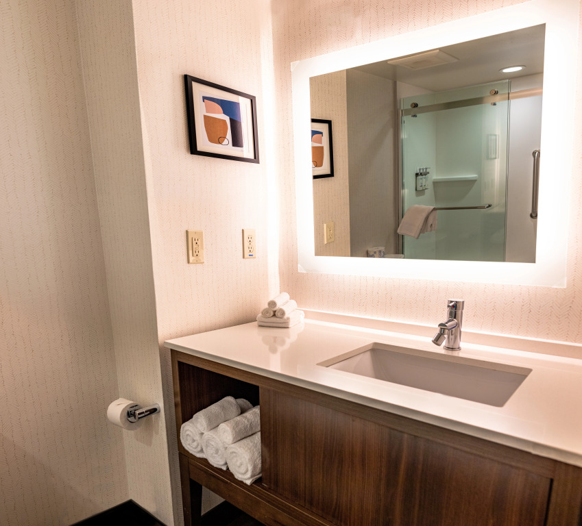 Holiday Inn & Suites Oakland - Airport by IHG