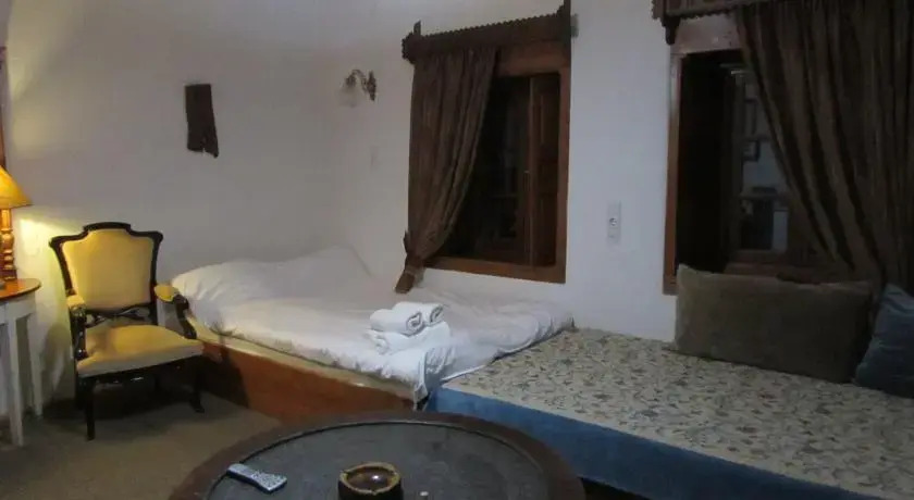 Traditional Rooms karaouli