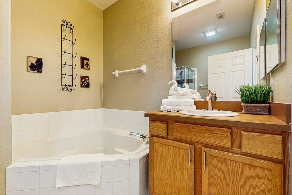 Home in Gated Community W/private Heated Pool, air Hockey, Tennis, Clubhouse