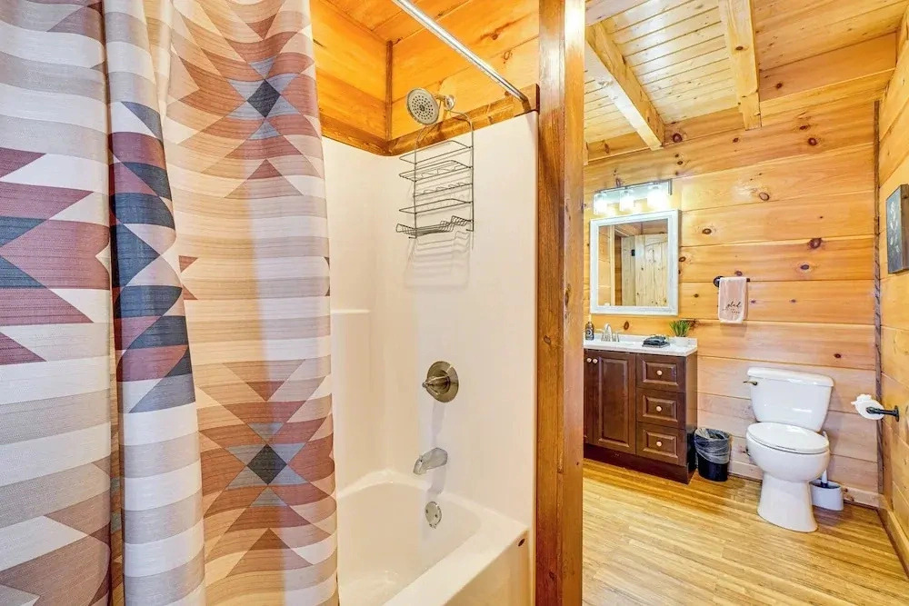 2 Mi to Downtown Gatlinburg: Cabin w/ Game Room