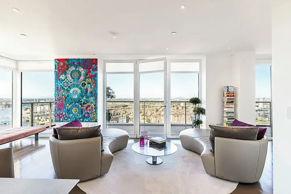Luxurious 3-bed Sky-high Battersea Gem