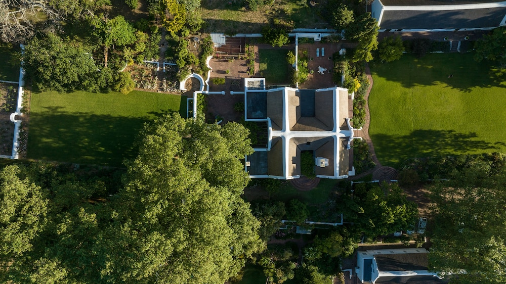 Navarre Residence