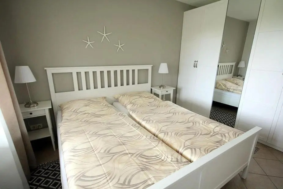 Ferienwohnung-9-mit-Terrasse-Garten-Landhaus-Hubertus-Duhnen