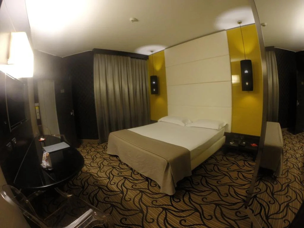 Iris Hotel