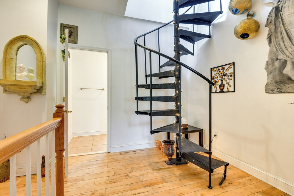 Quirky Baltimore Townhome ~ 2 Mi to Inner Harbor