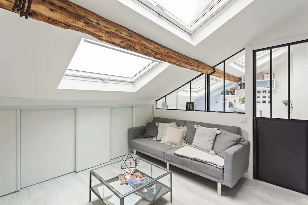 Modern and Intimate Apartment 2 Mins From the Metro