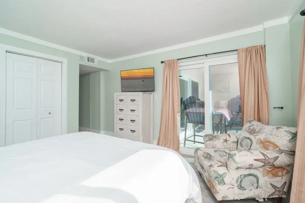 Sea La Vie Oceanfront Condo With Balcony