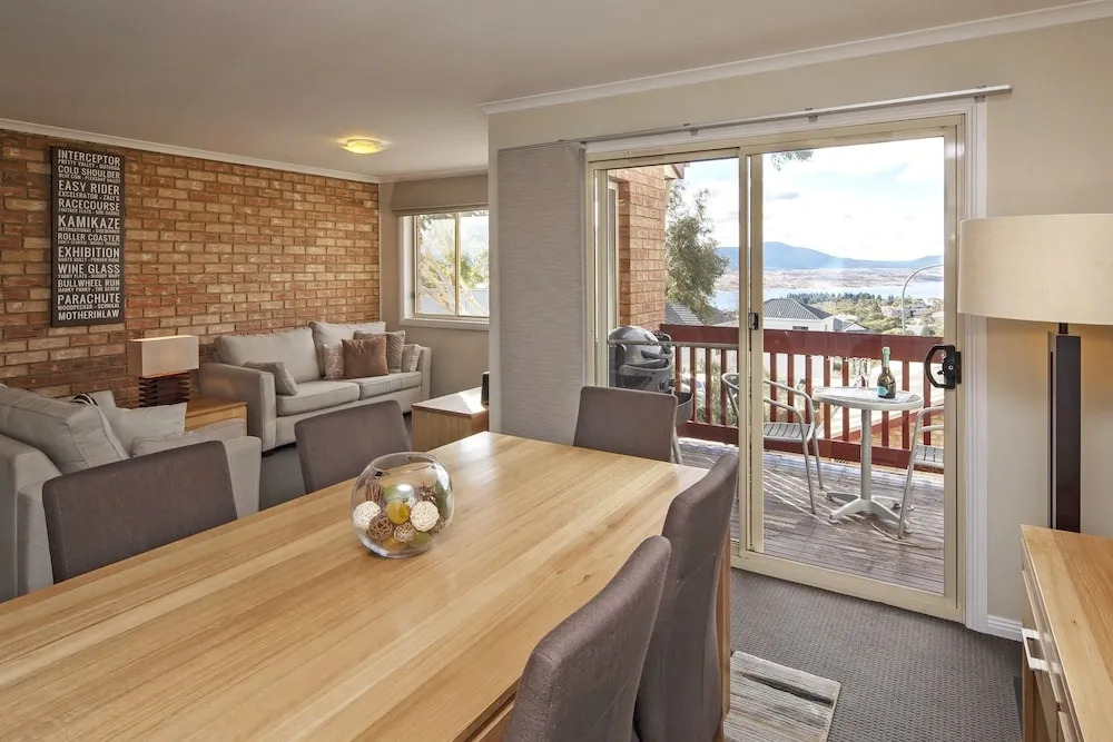 Beloka 9 - Overlooking Lake Jindabyne