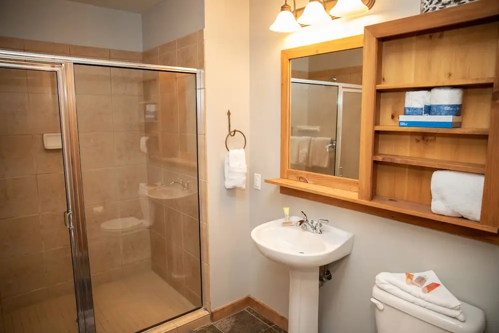 2294 Red Hawk 1 Bedroom Condo by Redawning