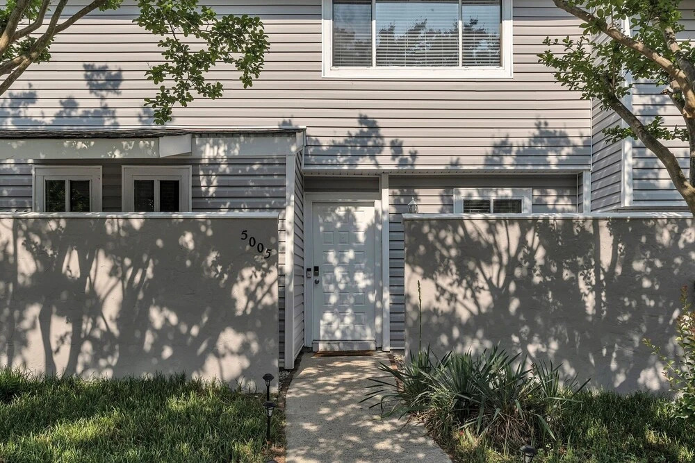 Comfy Home In The Heart Of Raleigh 2 Bedroom Townhouse by Redawning