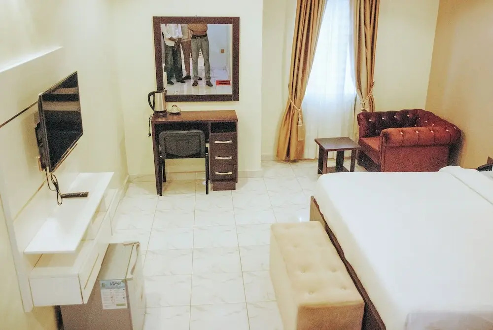 Golden Top Hotel