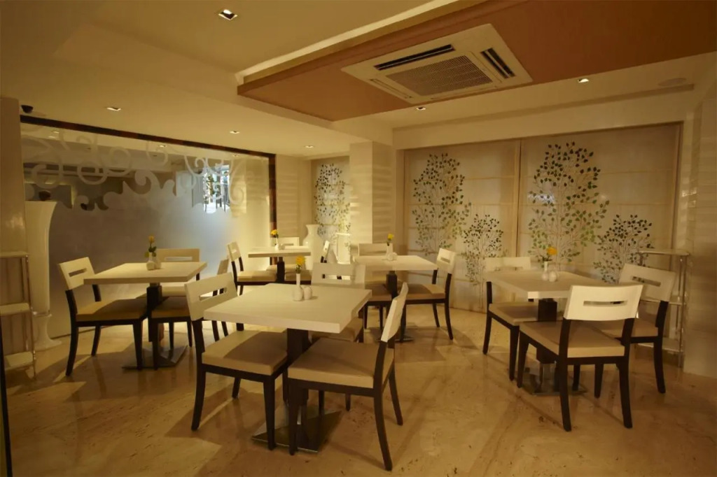 Hotel Bawa Continental Juhu Beach