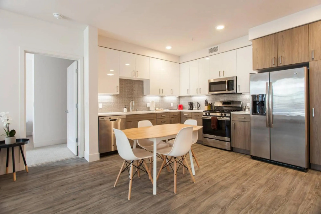 New 2BR/2BA Apartment near Tech Campuses with Pool
