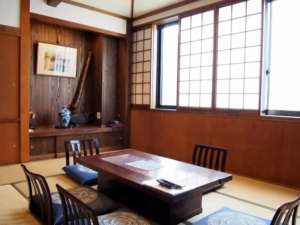 Chuo Hotel 中央ホテル
