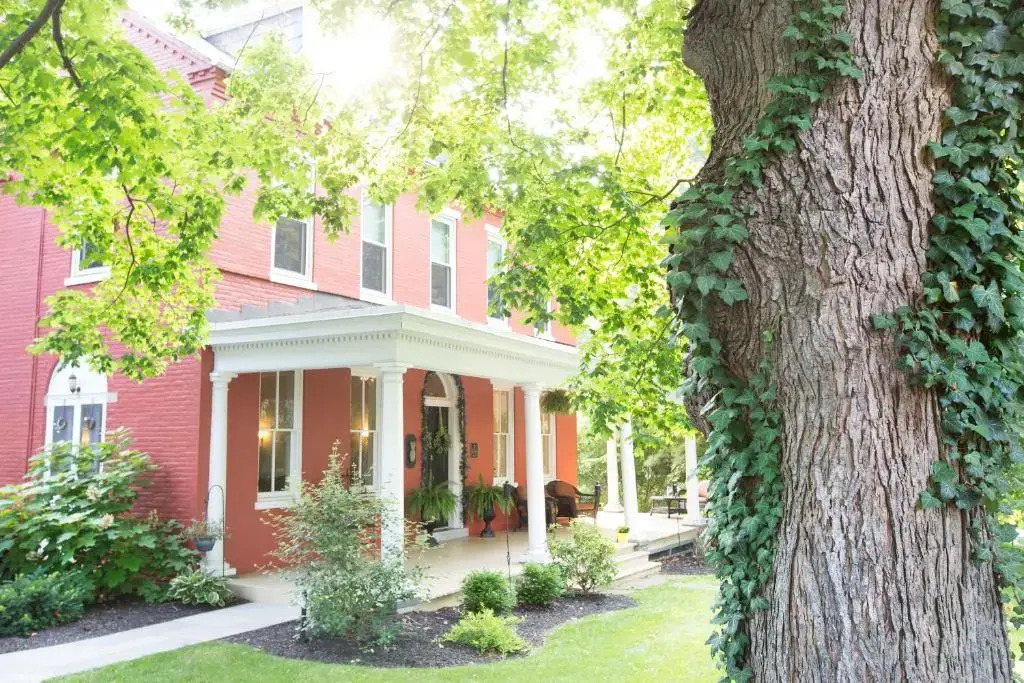 Hollinger House
