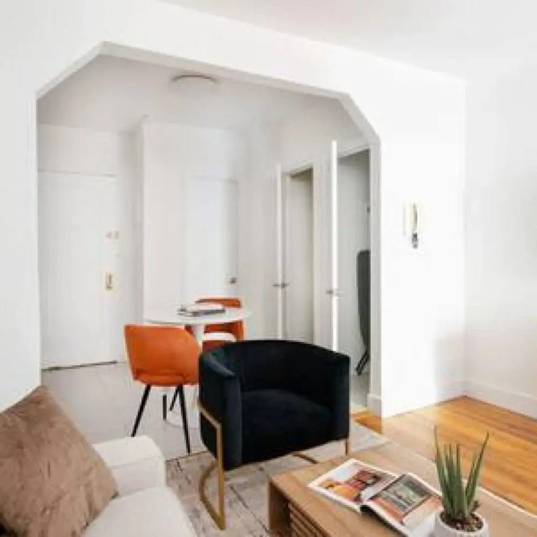 444-3a Newly Renovated 1BR - Elevator Building