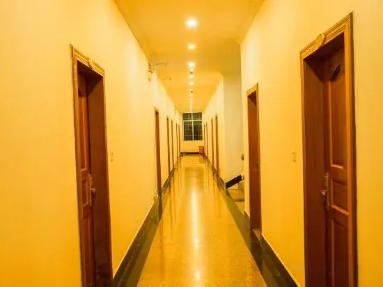 Ruili Xinlong Hotel