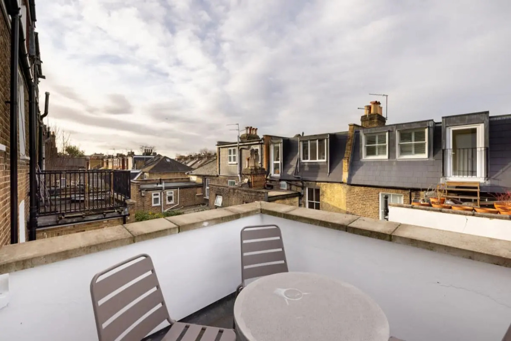The White City Wonder-Modern 4BDR with Garden and Rooftop Terrace