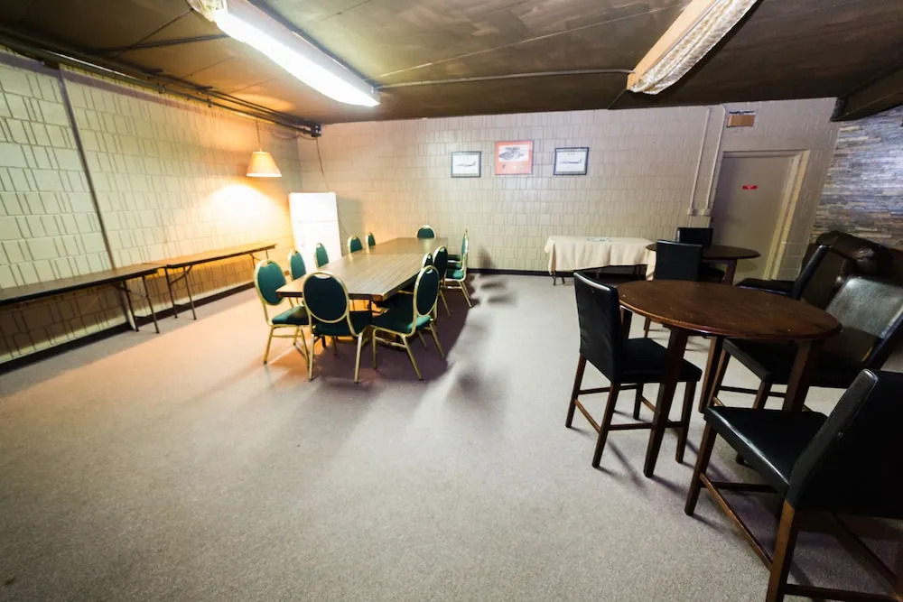 Hiawatha Lodge Inn