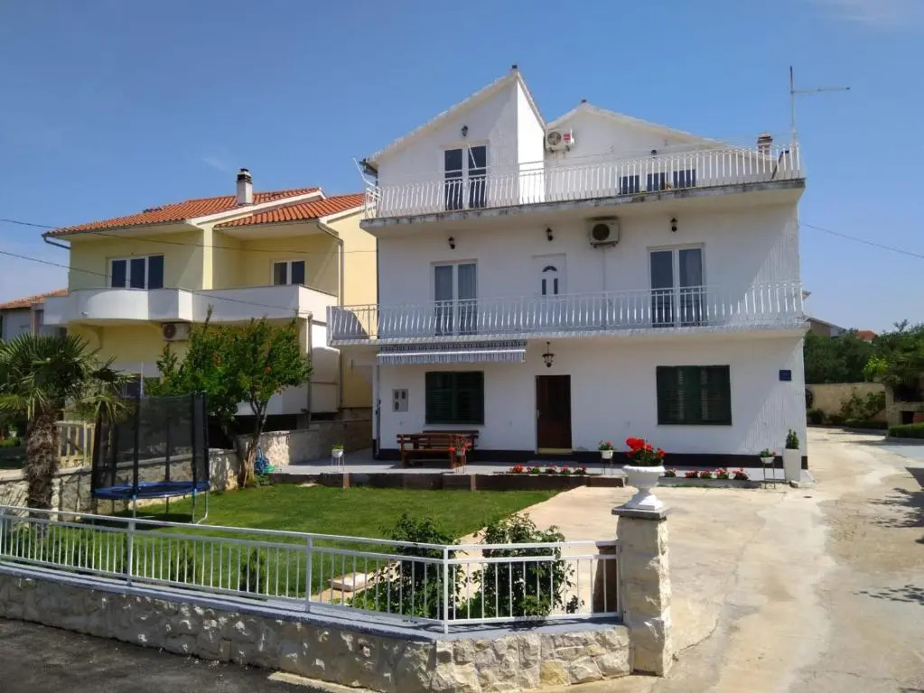 Apartments Tonći