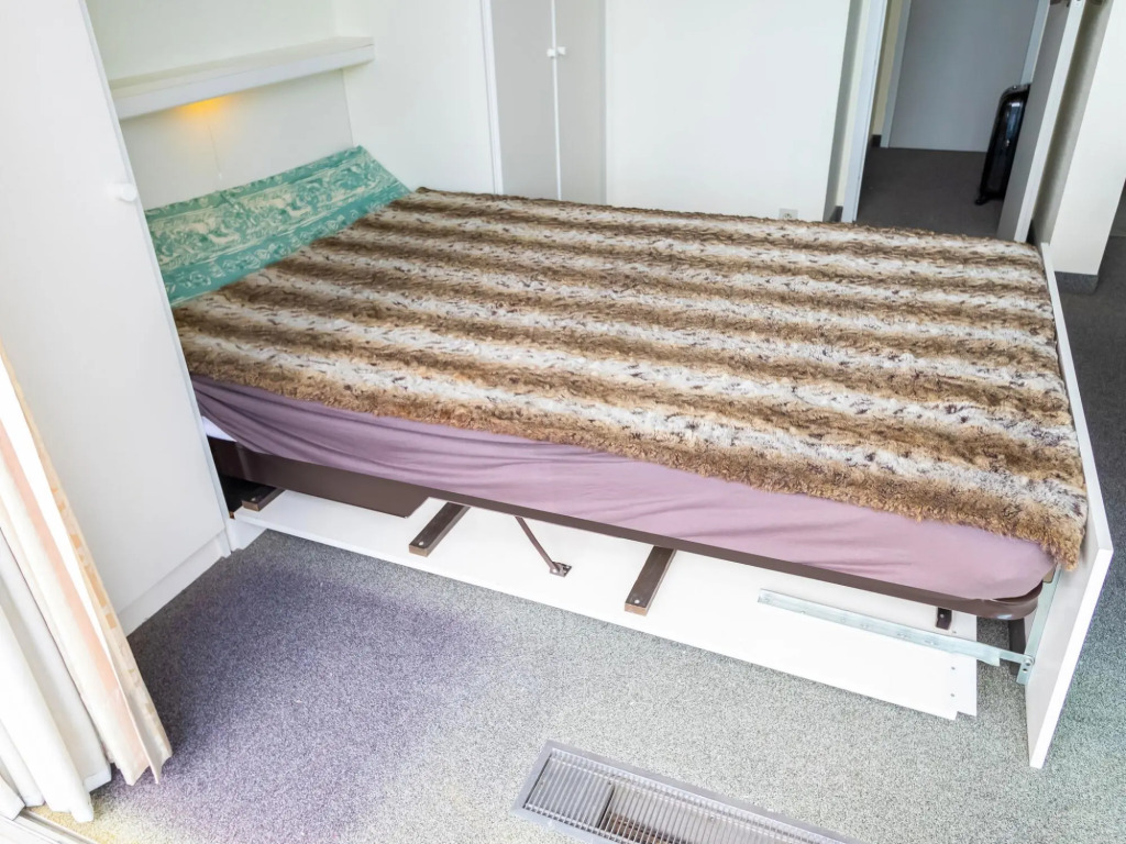 Spacious studio in De Haan with a balcony