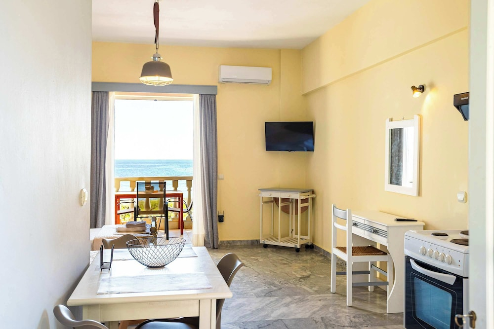Beachfront Nest Memi Koroni-seaheaven House A3