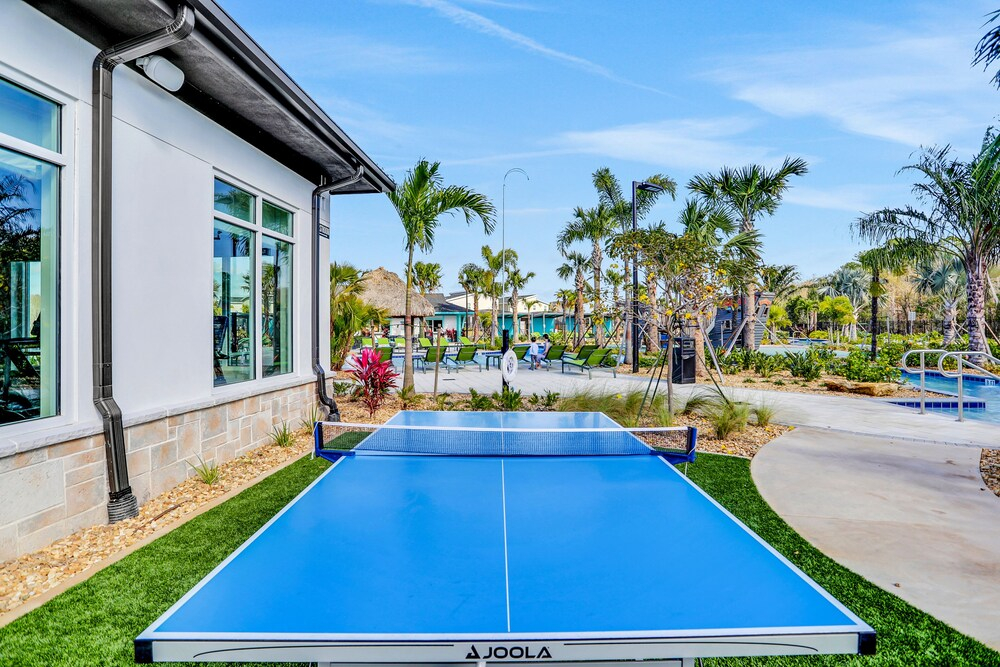 Updated Townhome With an Enclosed Pool, Five Bedrooms, W/D - Close to Everything