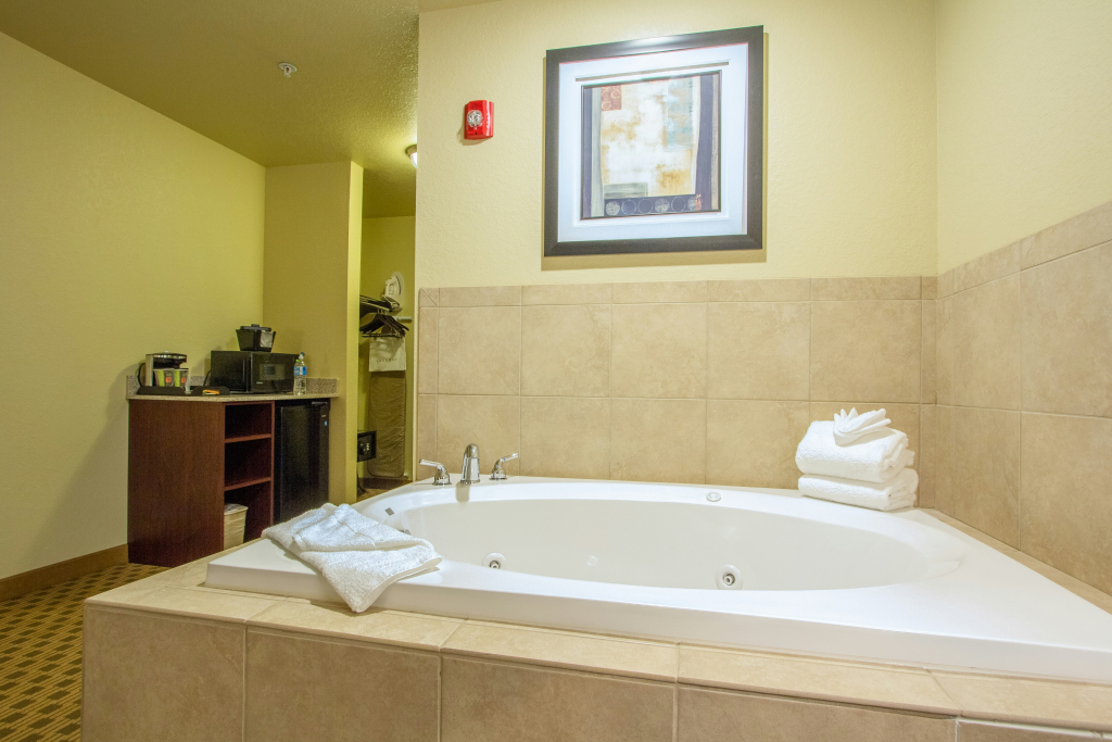 Cobblestone Inn & Suites - Corry
