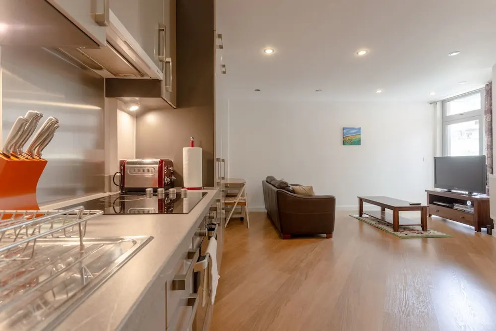 Stunning 2 Bedroom Property near Limehouse
